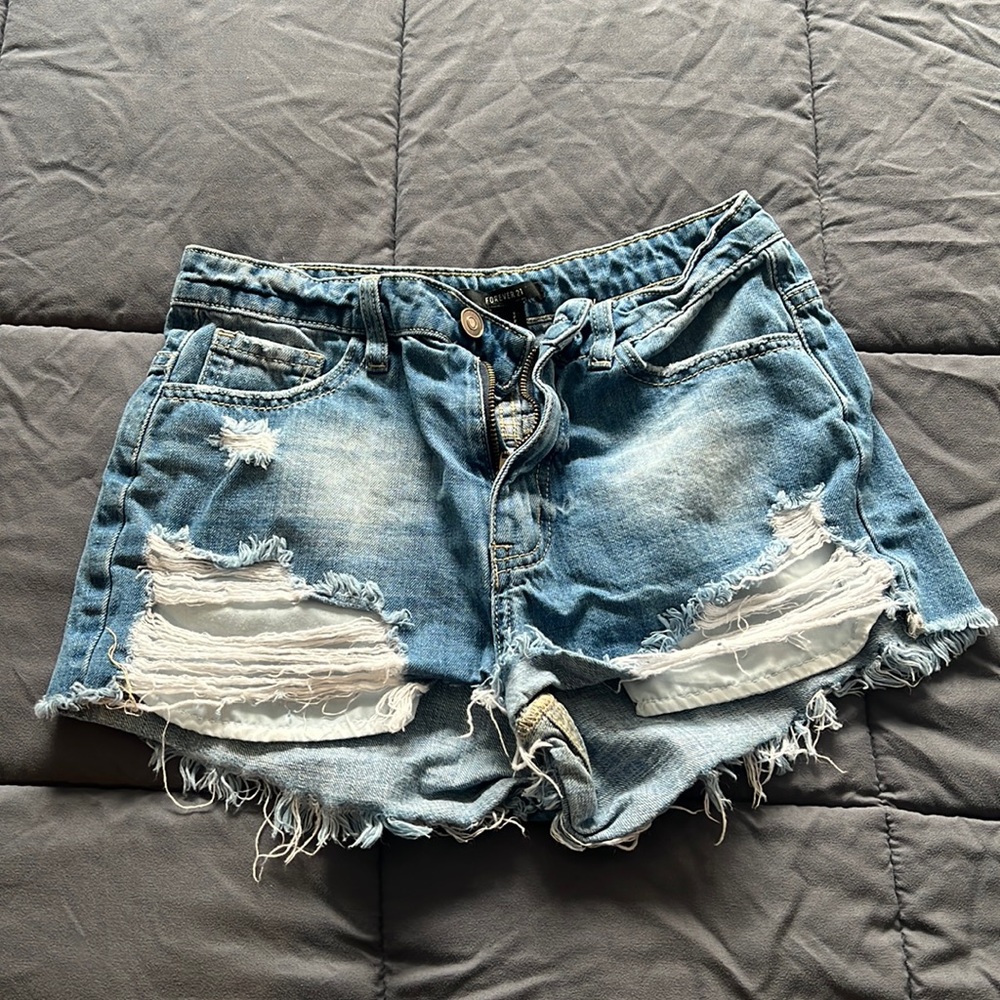 NEVER WORN forever21 size small (0-2) Jean shorts